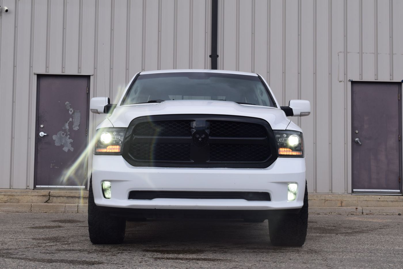 2018 Ram 1500 Sport photo 2